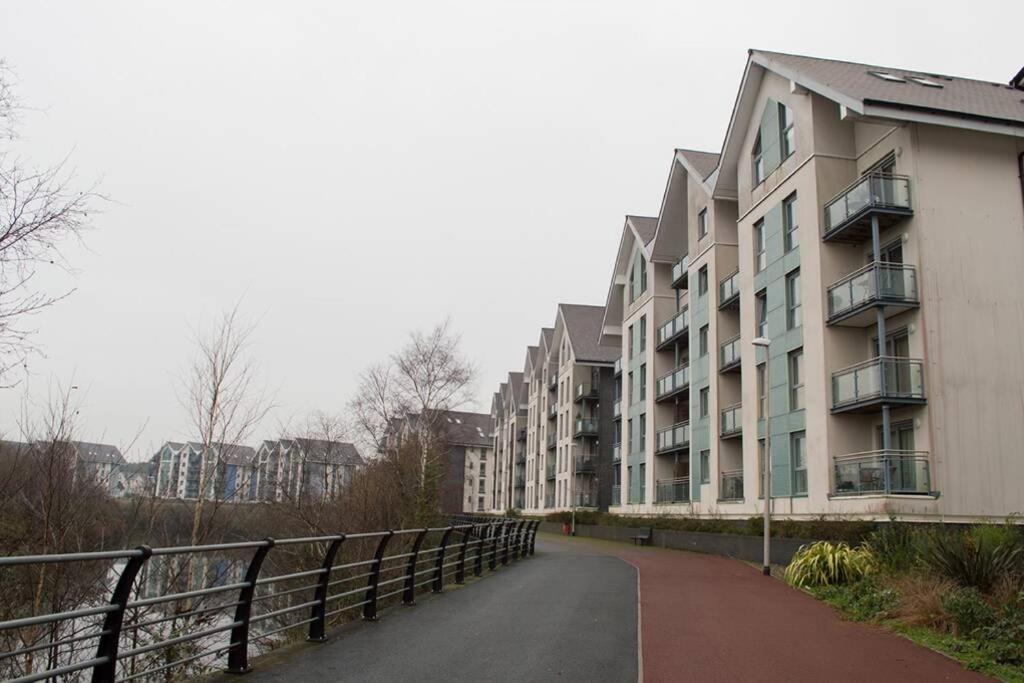 Appartement Parking, Balcony, Fully Equipped Kitchen à Swansea Extérieur photo