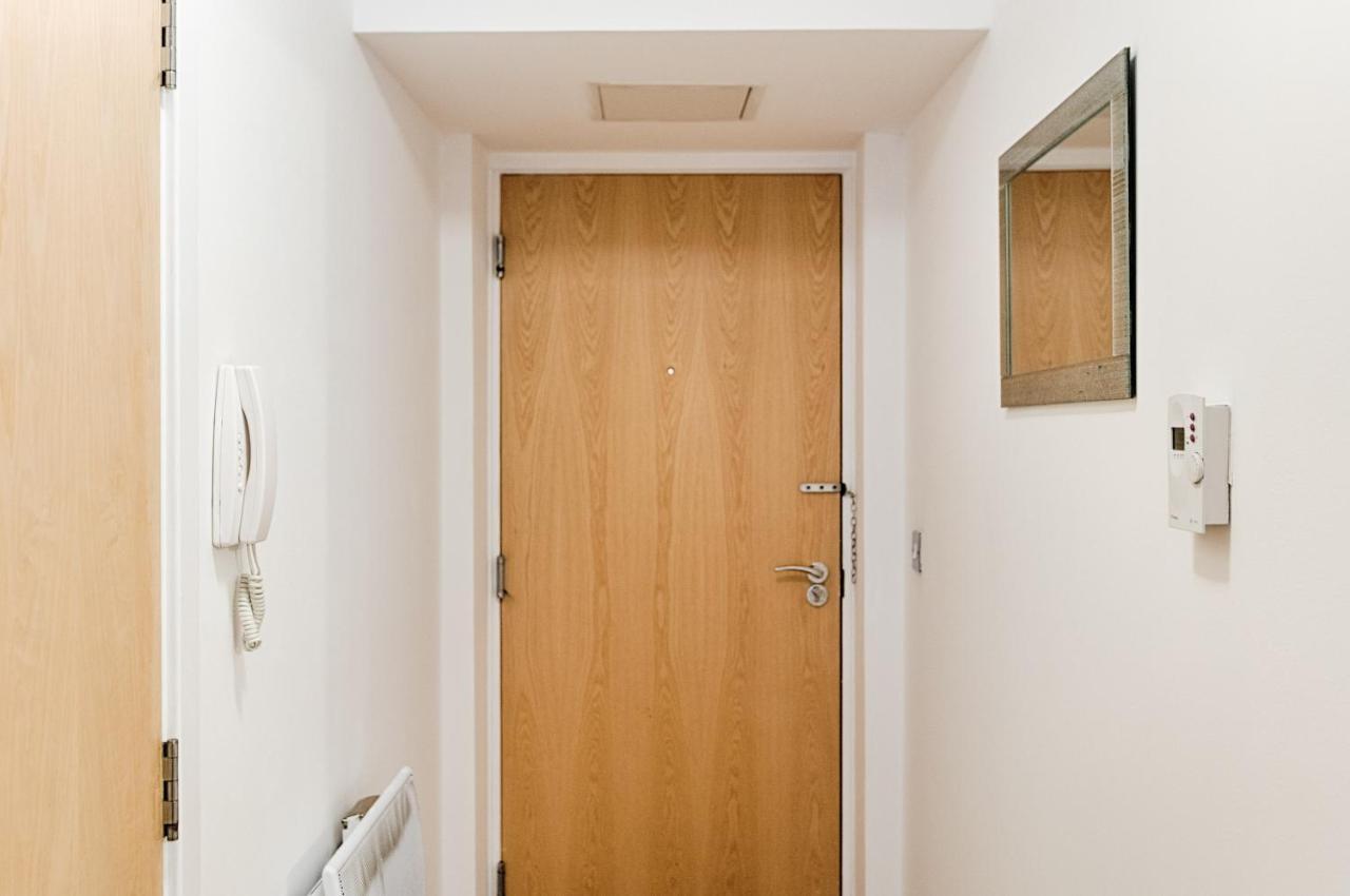 Appartement Parking, Balcony, Fully Equipped Kitchen à Swansea Extérieur photo